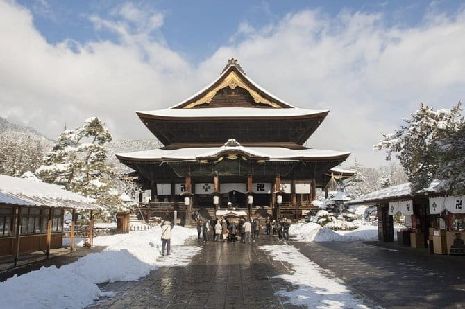 1-Day Winter Tour From Nozawa Onsen: Snow Monkeys, Zenko-ji Temple & Sake - A warm lunch at Japanese Dining GOEN
