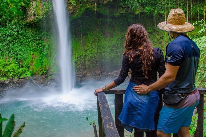 3 in 1 Combo: La Fortuna Waterfall, Hanging Bridges, Thermal Spa from San José - La Fortuna Waterfall and the 70-meter drop