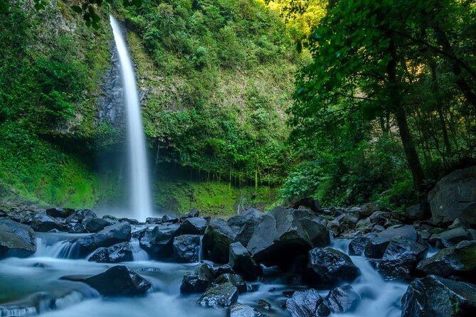 3 in 1 Combo: La Fortuna Waterfall, Hanging Bridges, Thermal Spa from San José - What the guide adds to the price
