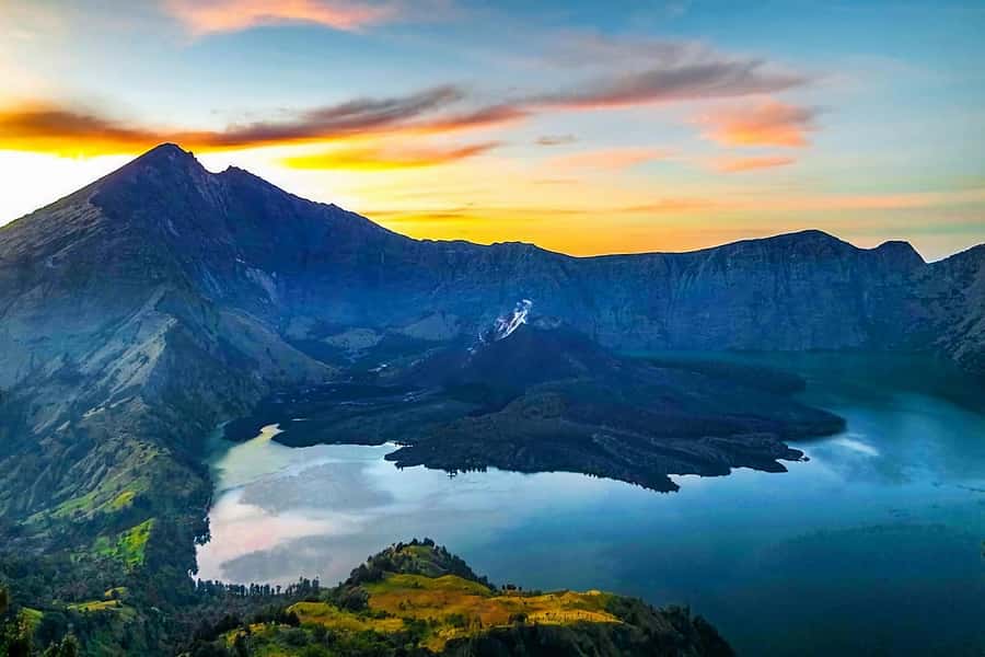 3d/2n trekking mount rinjani summit lake & hot springs - Segara Anak Lake and the hot springs