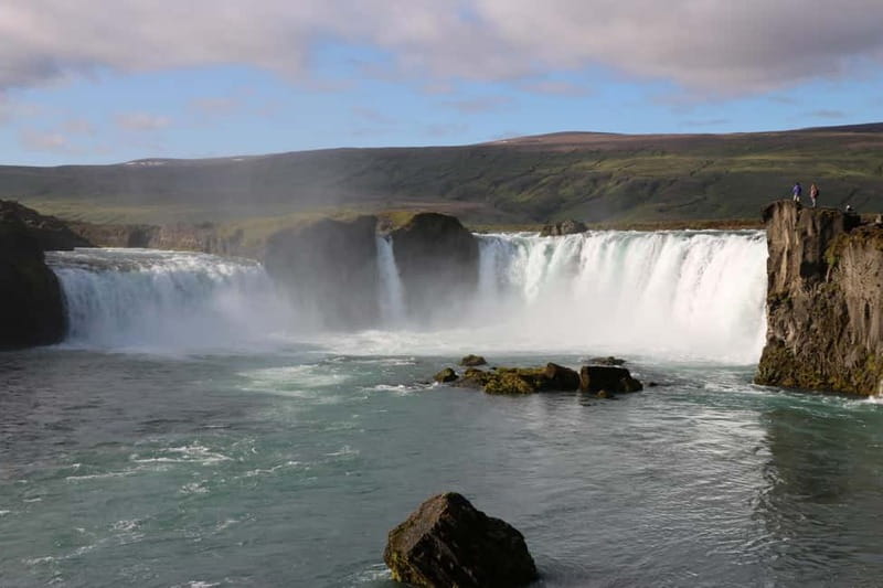 Akureyri: Day Trip to Goðafoss, Lake Mývatn & Nature Baths - Skútustaðagígar and the volcanic story of Mývatn