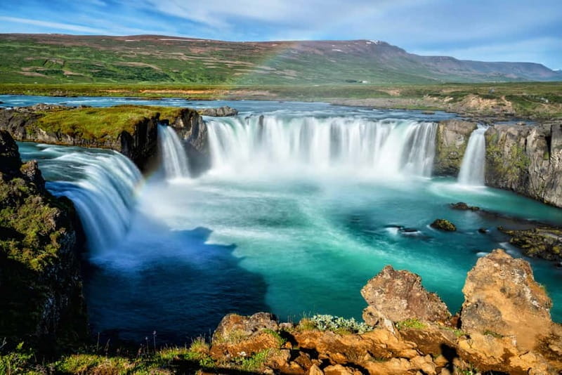Akureyri Port: Myvatn Nature Baths & Godafoss Waterfall Tour - Skútustaðagígar and the strange side of Lake Mývatn
