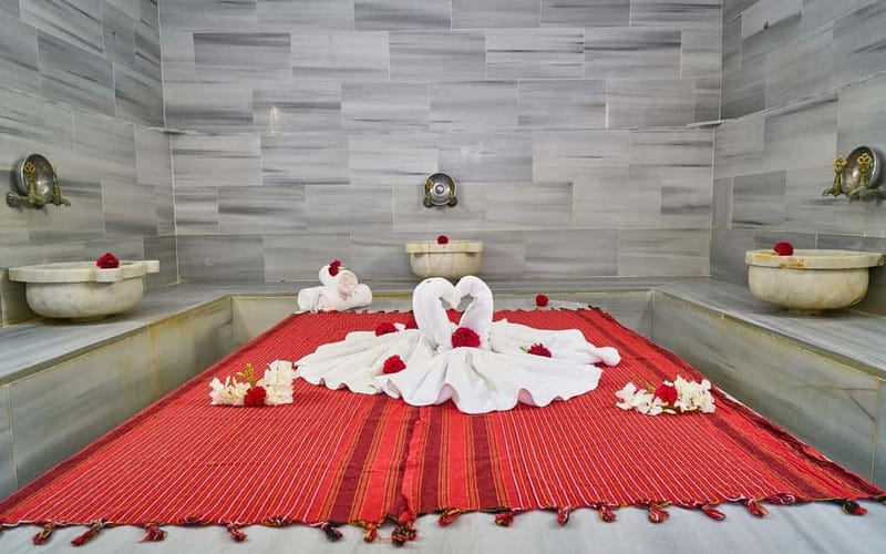 Alanya: Traditional Turkish Bath, Spa & Massage - The marble platform, scrub, and foam wash