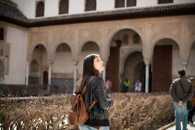 Alhambra Tour and Nazaries Palaces with Hammam Massage Experience - The long break between the two experiences