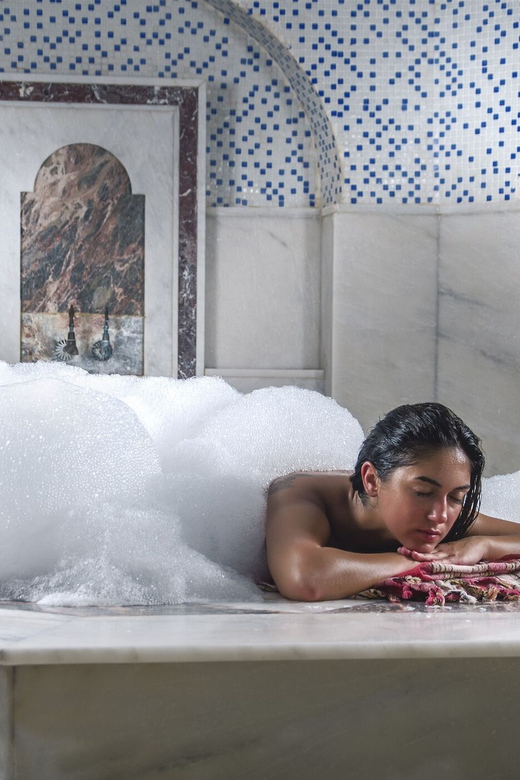 Antalya: Ladies Turkish Bath Hamam - Wellness Spa Center - The marble platform and full-body peeling