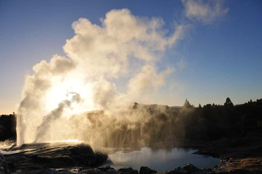 Auckland: Full-Day Trip to Rotorua Geothermal Valley - Auckland pickup and the long road south
