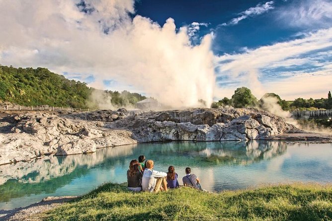 Auckland to Hobbiton Movie Set and Rotorua's Geothermal Valley - What the guides add to the day