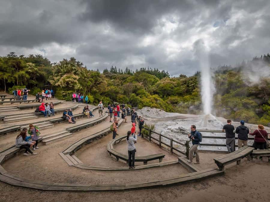 Auckland: Wai-O-Tapu, Maori Haka & Hot Springs Rotorua Tour - Blue and Green Lakes and the Rotorua region
