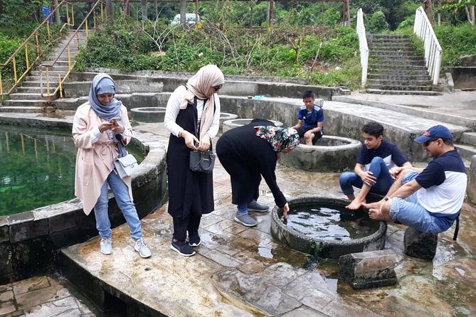 Back to Nature Tour - Templer's Park, Hot Spring & Batu Caves - Fitness, clothing and family details