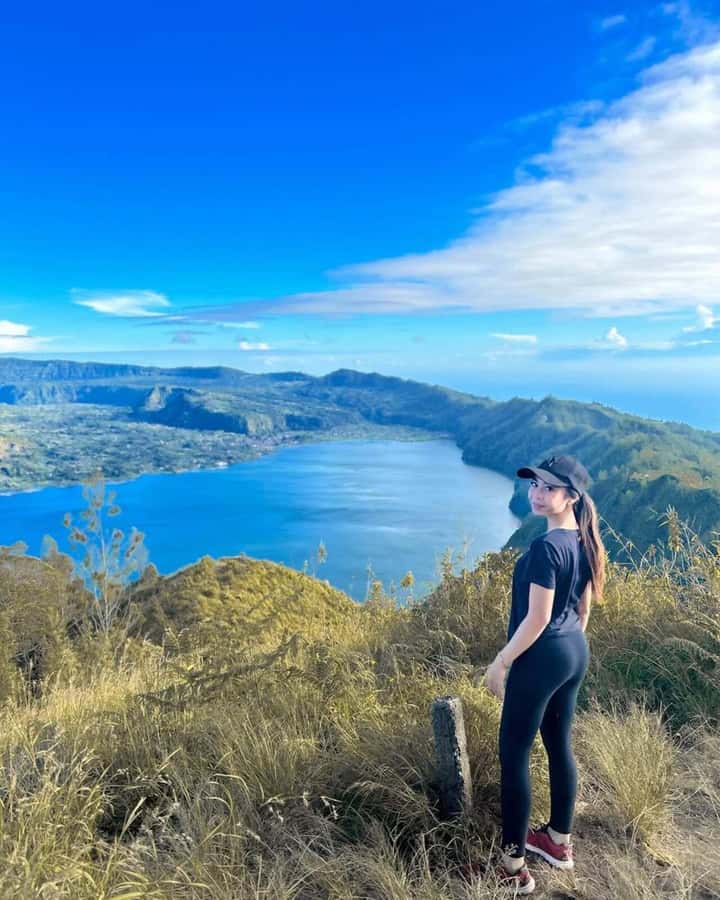 Bali: Caldera Sunrise Trek and Natural Hot Spring - Leaving Bali at 2 a.m. for the lake
