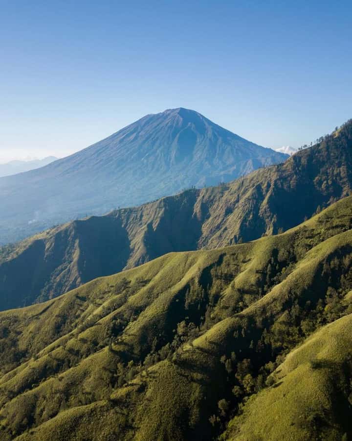 Bali: Caldera Sunrise Trek and Natural Hot Spring - Waiting for sunrise above Lake Batur