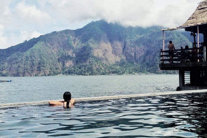 Bali day trip : Batur Sunrise Hike and Hot Spring All inclusive - The 1:30 a.m. pickup and private ride