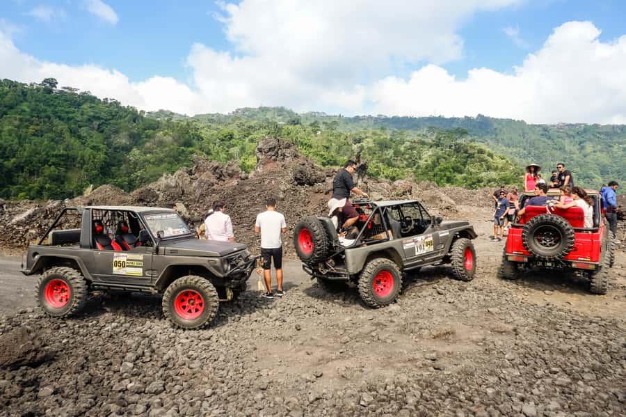 Bali/Mount Batur: Private Sunrise Jeep Tour & Hot Spring - The 3 a.m. start and the road to Kintamani