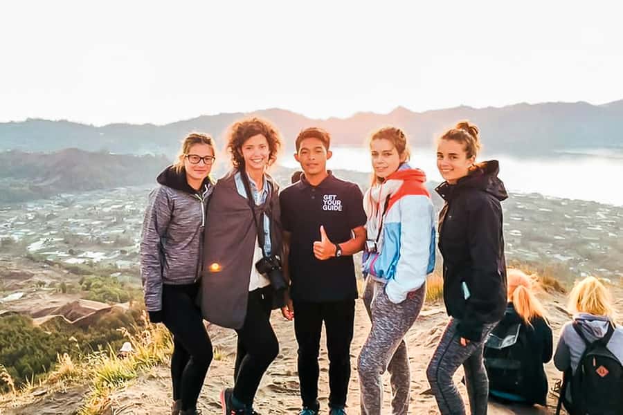 Bali: Mount Batur Sunrise Guided Hike and Natural Hot Spring - What to wear and carry