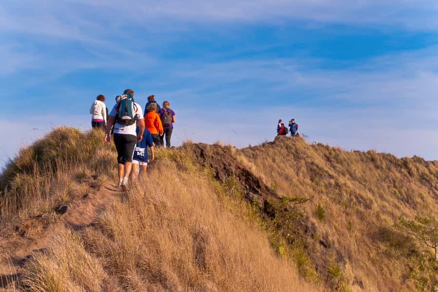Bali: Mount Batur Sunrise Hike with Breakfast & Hot Spring - Climbing Mount Batur in the dark