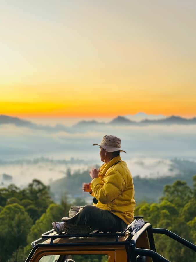 Bali : Private Sunrise Jeep Tour and Hot Spring All Include - A long soak beside the lake