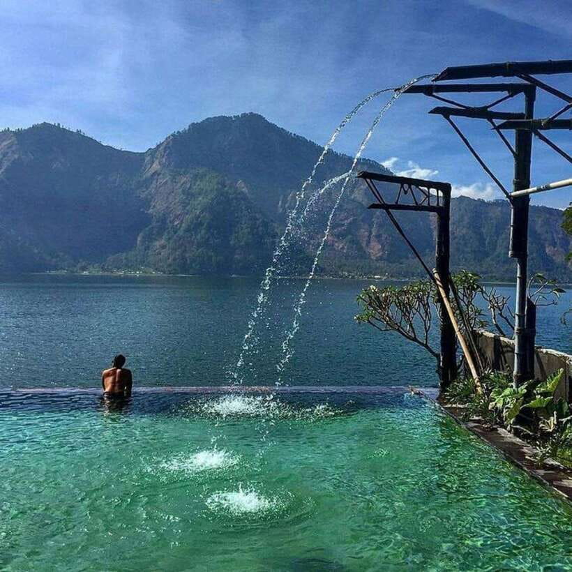 Bali: Shared Mount Batur Jeep Sunrise with Hot Springs - Guides, photographs, and the human side