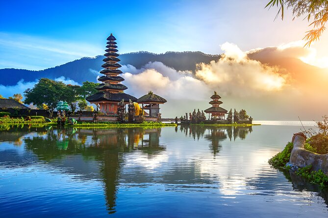 Bali Tour: Lake, Iconic Gate, Temple, Hot Spring and Rice Terrace - Tanah Lot: a coastal finale with strong visual appeal