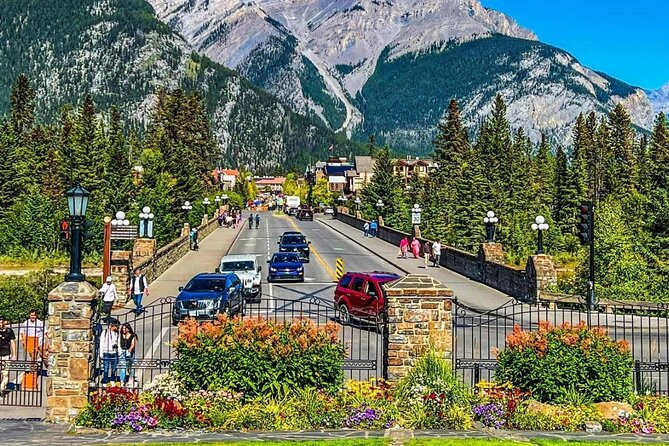 Banff: Gondola, Hot Spring and Three Lakes Tour - Two Jack Lake and Johnson Lake