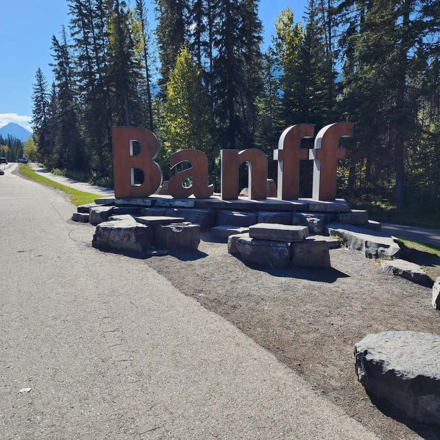 Banff: Gondola, Hot Springs, Bow falls & Three lakes tour - Lake Minnewanka and the three-lake circuit