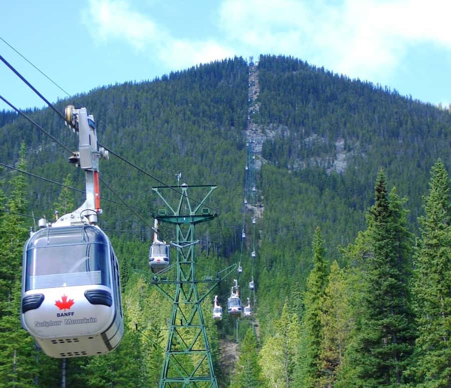 Banff: Gondola, Hot Springs, Bow falls & Three lakes tour - Lake Louise: the day’s first major view