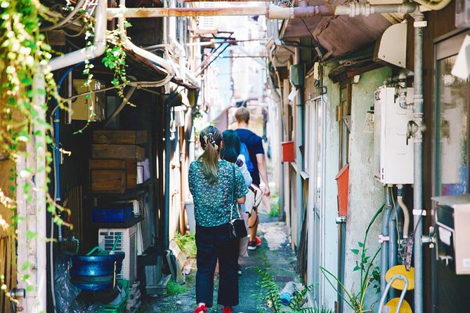 Become a local! A Walking Tour of Arts, Crafts&Onsen Culture - Guides, group size, and the walking pace