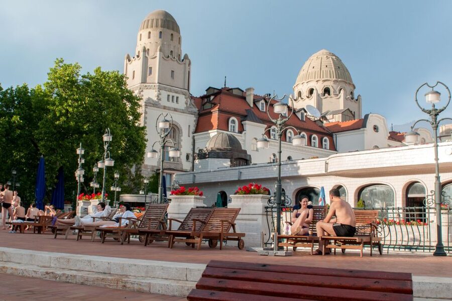 Budapest: Full-Day Gellért Spa Ticket - Changing rooms, lockers, and what to pack