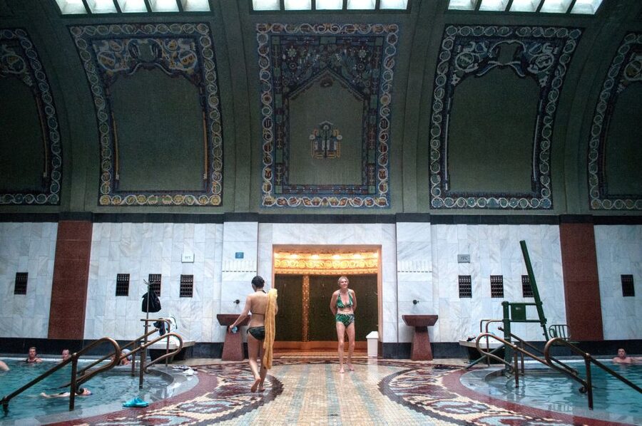 Budapest: Full-Day Gellért Spa Ticket - Getting there and adding nearby sights
