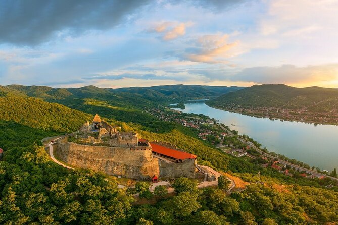 Budapest Hike to Visegrád Castle w or wo Sauna/Danube beach - Who will get the most from this outing