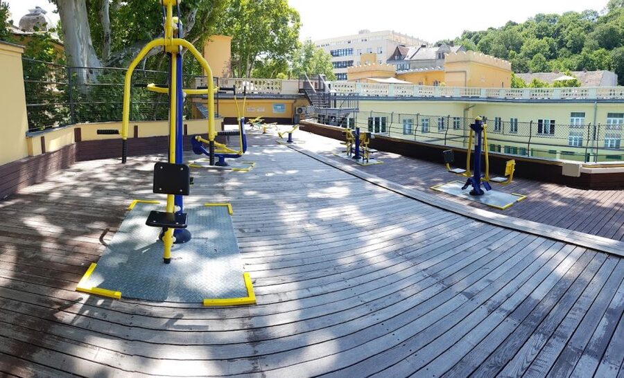 Budapest: Lukács Thermal Bath Full-Day Spa Ticket - Starting your visit with the entrance and changing area