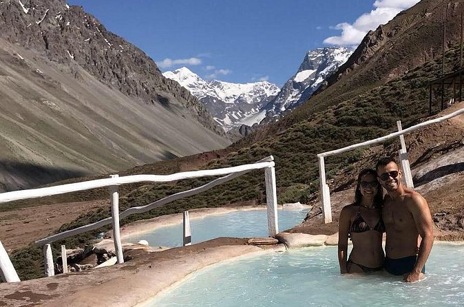Cajon del Maipo Region - Hot Springs Termas de Colina - Who will enjoy this mountain day most?