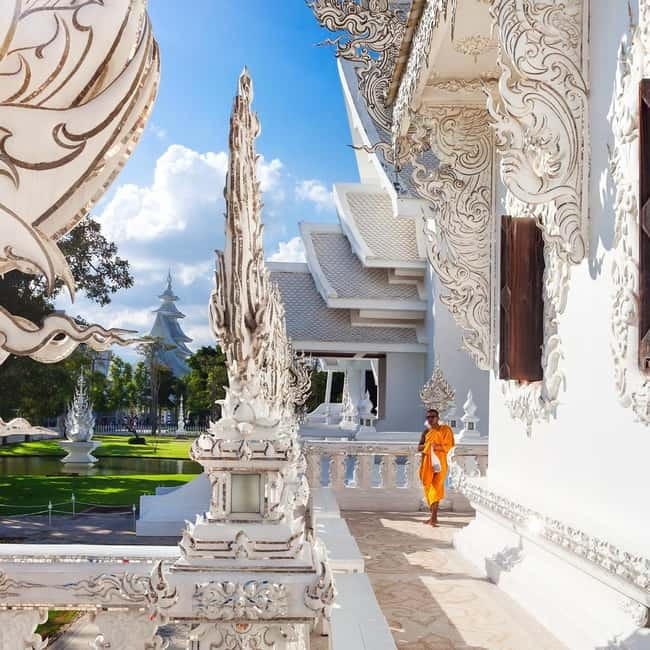 Chiang Mai: Chiang Rai Famous Temples & Hot Springs Day Trip - Long Neck Village depends on the package