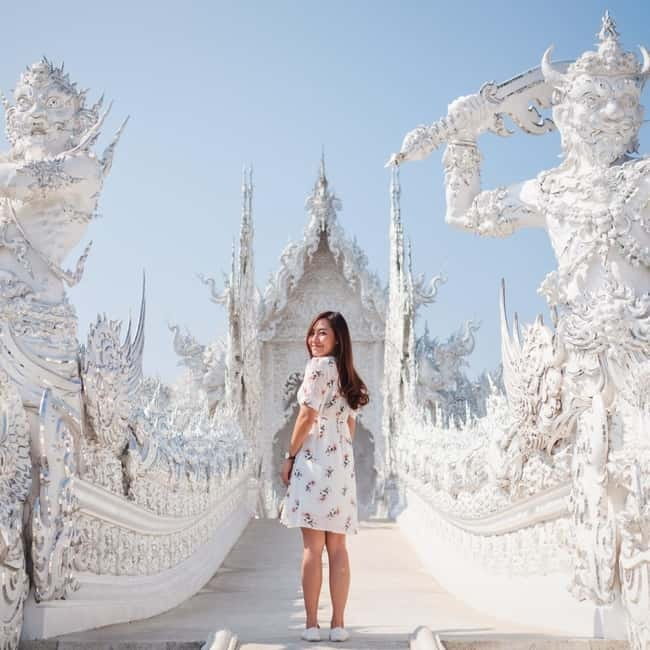 Chiang Mai: Chiang Rai Famous Temples & Hot Springs Day Trip - Lunch is practical, but manage expectations