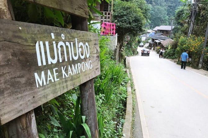 Chiang Rai White Blue Red Temples with Hot Spring from Chaing Mai - Optional Long Neck Village visit