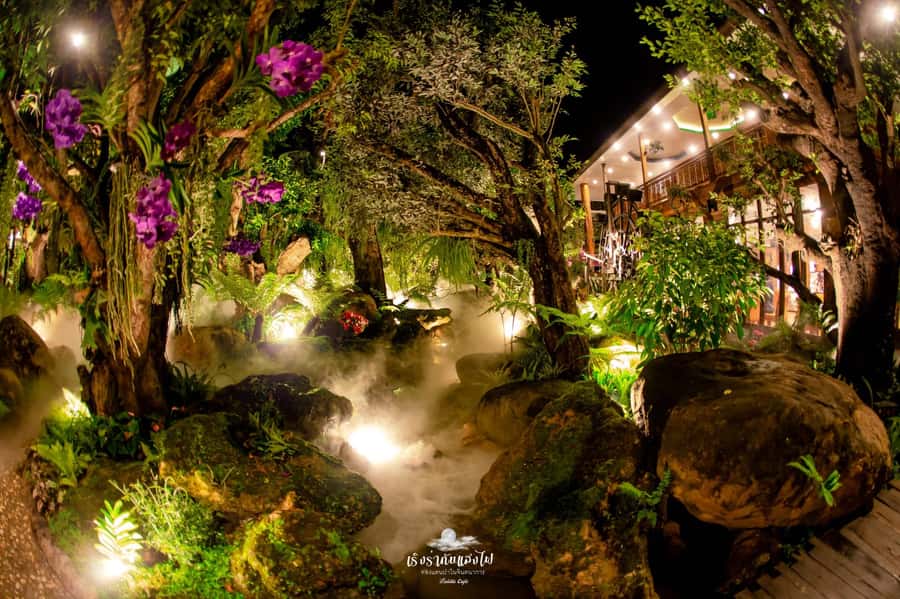 Chiangmai to Chiangrai: 3 Temples, Hot Springs& Lalitta Cafe - The Red Temple and the option problem
