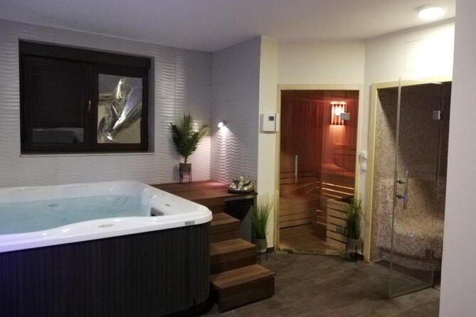 Cleopatra Deluxe Spa Treatment VIP With Massage Sauna Jacuzzi - Foam bath and Turkish bath: the playful middle act