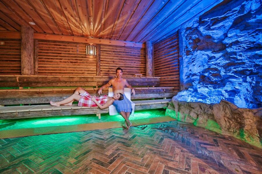 Cologne: 1-day ticket for the Aqualand adventure pool including sauna world - The Badewelt under the glass dome