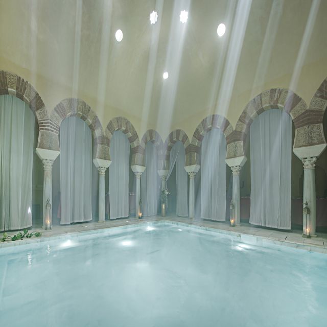 Córdoba: Hammam Al Ándalus Entry Ticket w/Optional Massage - What the staff do well