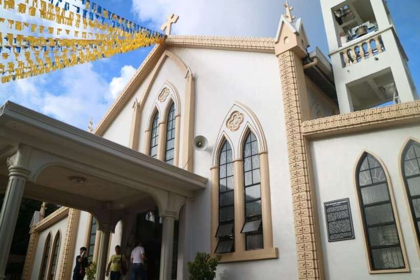 Coron: Town Tour with Maquinit Hot Spring - The I Am Coron sign and souvenir center