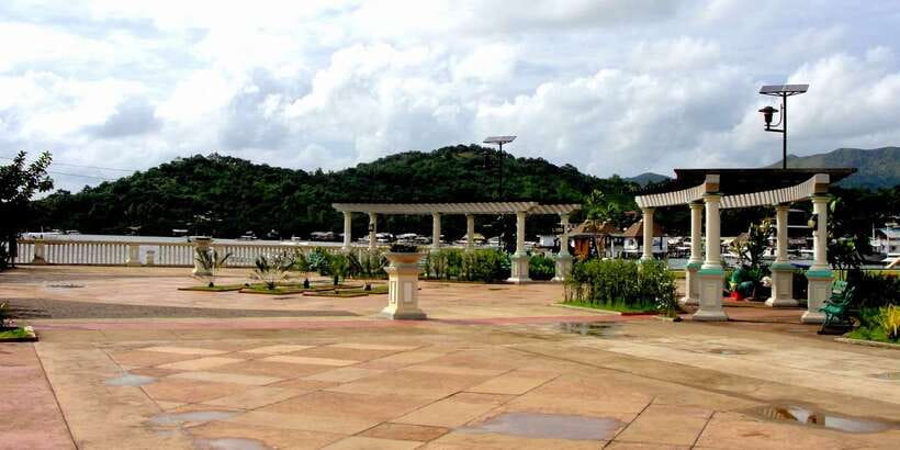 Coron: Town Tour with Maquinit Hot Spring - Soaking at Maquinit Hot Spring