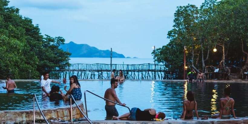 Coron: Town Tour with Maquinit Hot Spring - Guide style and group size