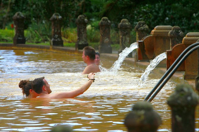 Couples PRIVATE Hybrid 4X4 Tour - Furnas (Inc Hot Springs and 3 Course Lunch) - A three-course lunch cooked by volcanic heat