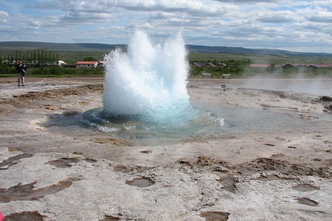 Day Trip to the Golden Circle and Blue Lagoon from Reykjavik - What the guide adds to the day