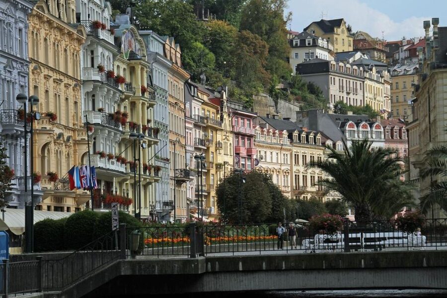 Daytrip from Prague to Karlovy Vary (Hot Springs Area) - Is the Ten-Hour Schedule Worth It?