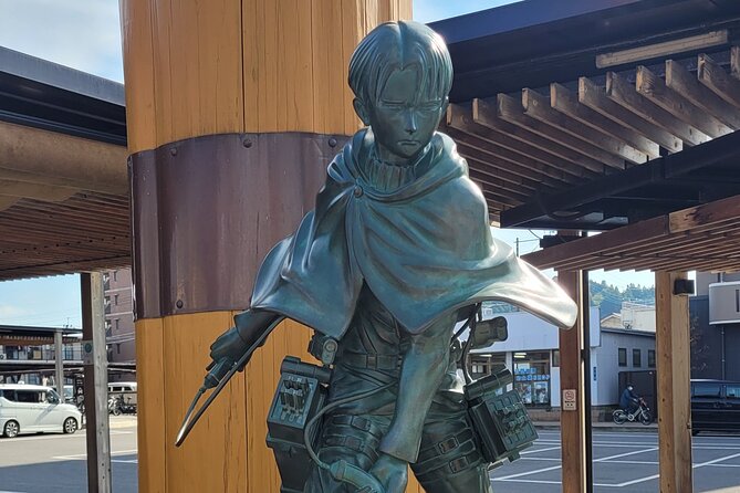 Deluxe Private Tour: Hita, AOT Statues and Onsen from Fukuoka - What the private guide changes