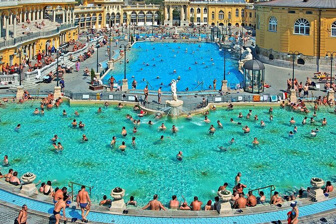 Entrance to Szechenyi Spa in Budapest - Changing rooms, lockers, and the small details