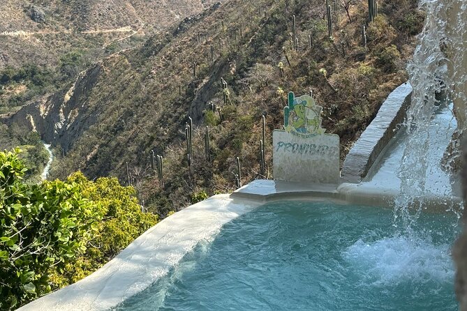 Exclusive Full-Day Tolantongo & La Gloria Hot Springs Adventure - Breakfast in Hidalgo before the pools
