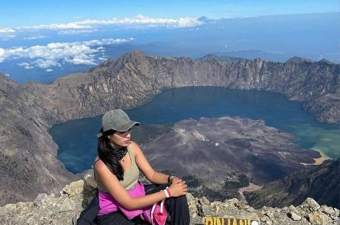Explore Mount Rinjani To Summit, Lake & Hot Spring (3D 2N) - Descending to Segara Anak Lake and the hot springs