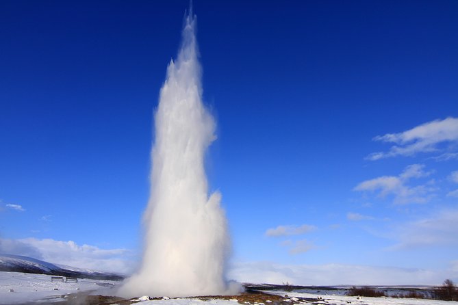 Fontana Geothermal Spa and Golden Circle Tour From Reykjavik - The bus setup and the pickup problem