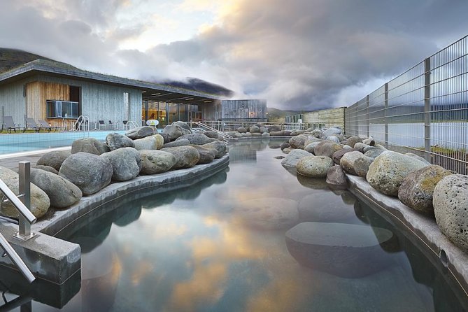 Fontana Geothermal Spa and Golden Circle Tour From Reykjavik - What to pack for the nine-and-a-half-hour day